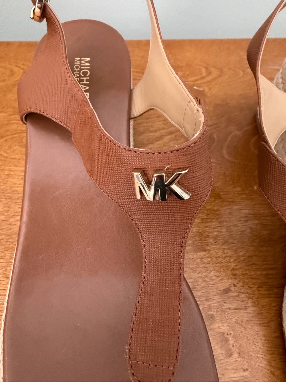 Michael Kors Size 8 Leather Espadrille Wedge Sandals Brown MK Logo T Strap - Picture 3 of 7